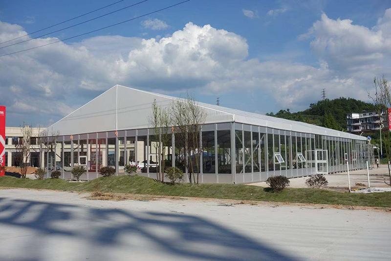 双流县婚庆篷房出租：透明篷房+氛围灯光，打造星空婚礼场景